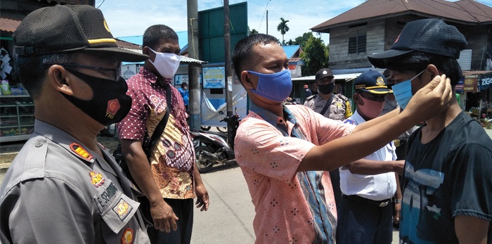 Sosialisasi Perbup Deliserdang, Tim Gabungan Dishub Bagikan Masker di Birubiru