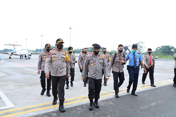 Kabaharkam Irjen Pol Agus Andrianto tiba di Bandara Kualanamu