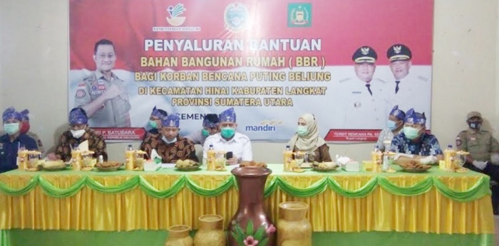 Kemensos RI-Pemkab Langkat Serahkan Bantuan Bencana Alam Rp466 Juta