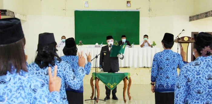 Bupati Lantik Bidan PTT Formasi Tahun 2109 Menjadi PNS