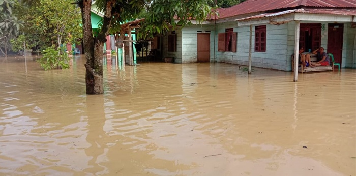 12 Klep Pintu Air Bocor, Pemungkiman Warga Sawit Seberang Banjir