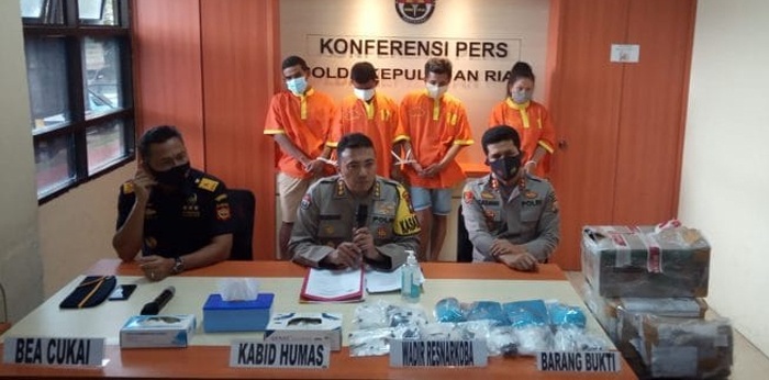 Tim Ditresnarkoba Polda Kepri & BC Batam Ungkap Empat Kurir 1 Kg Sabu