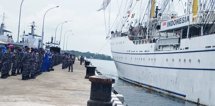 Kesan Tersendiri Kunjungan KRI Bima Suci-945 & Taruna AAL LXVII