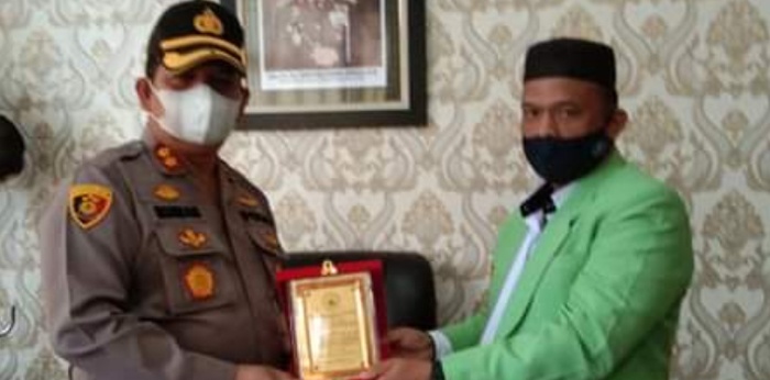 Gema Masjid Berikan Award kepada Kapolres Batubara