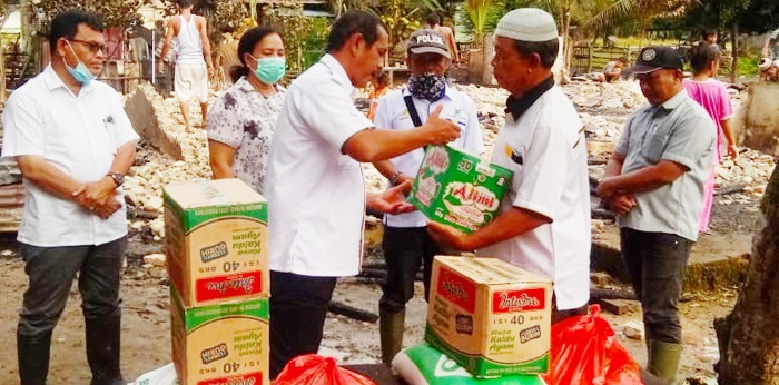 Menejer Kebun Irfan Husni Bantu Sembako Korban Kebakaran