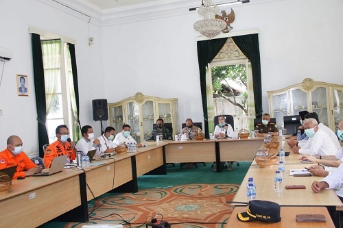 Bupati Purwakarta Anne Ratna Mustika pimpin rapat siapkan kebijakan strategi