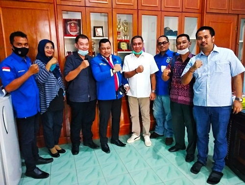Pengurus KSPSI-73 Langkat dan Kadisnaker Langkat usai audiensi