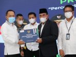 TKDD:  Penjabat Sementara (Pjs) Wali Kota Medan Ir Arief Sudarto Trinughroho MT menerima Transfer ke Daerah dan Dana Desa (TKDD) 2021 dari Gubsu Edy Rahmayadi di Pendopo Rumah Dinas Gubsu, Jalan Sudirman Medan, Jum'at (27/11-2020).