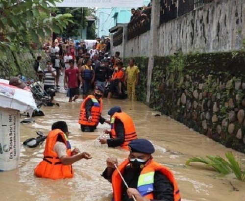 Tim SAR Medan evakuasi Warga