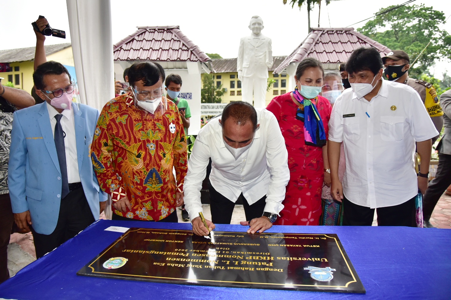 Gubsu Resmikan Patung dan Taman Nommensen