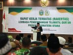 Gubsu Edy Rahmayadi memberikan sambutan pada raker