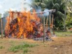 Polsek Pancur Batu Bakar Gubuk Tempat Judi Dadu di Durin Simbelang