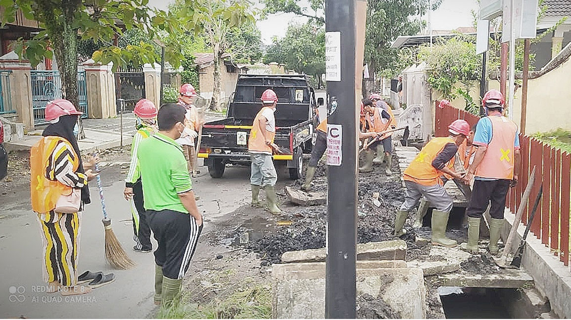 Bersihkan Parit di Tujuh Titik Sedot Rp300 Juta Lebih