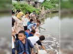 Curahkan Satu Ton Ecoenzym dan Tabur 5.000 Ikan
