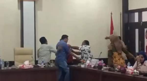 Ini Kronologis Nyaris Adu Jotos Wakil Ketua dan Anggota DPRD Labusel Saat RDP