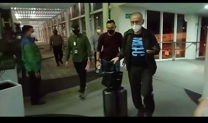 Kejari Langkat Tangkap Tersangka Effendy Pohan Saat Tiba di Bandara Kualanamu