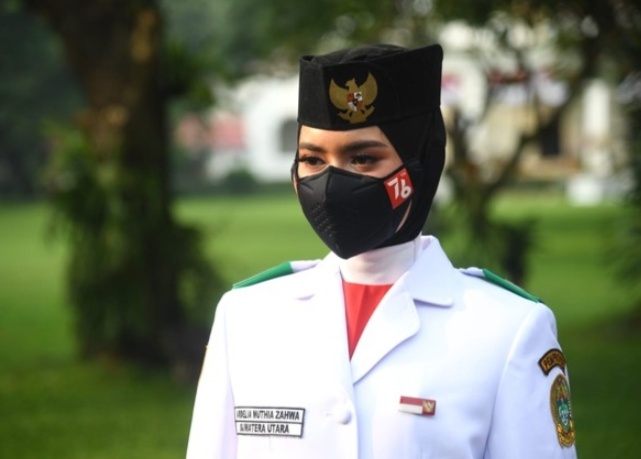 Ardelia Muthia Zahwa Pelajar Asal Medan Pembawa Baki Bendera Merah Putih