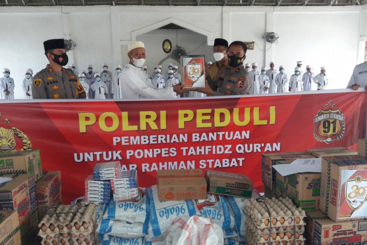 Alumni Akpol 91 Bhara Daksa Serahkan Bantuan ke Pesantren Tanfiz Quran