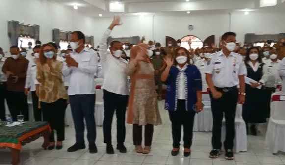 Serahkan Bantuan Membangun Desa Menata Kota Menuju Sumut Agraria dan Bermartabat
