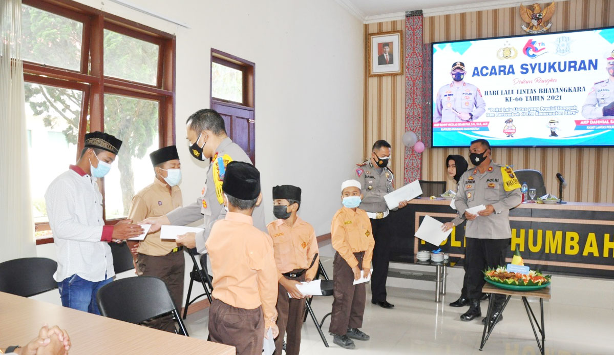 Syukuran HUT ke-66 Lalu Lintas Bhayangkara Santuni Anak Yatim