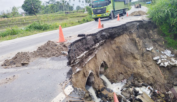 Jalan Provinsi di Pane Simalungun Rawan Dilalui Belum Diperbaiki