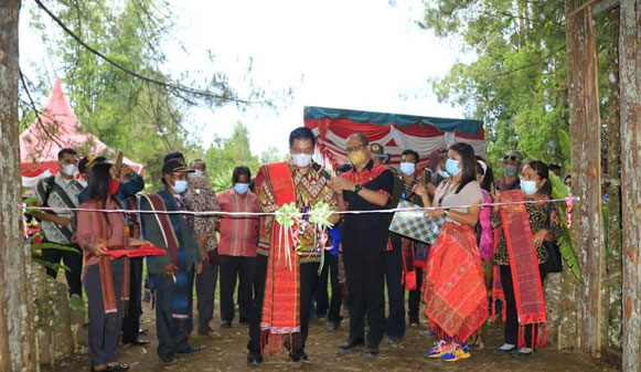 Bupati Samosir Kukuhkan Desawisata Sijambur