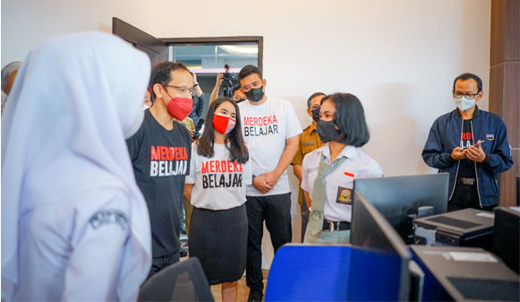 Bobby Nasution bersama Menteri Dikbudristek Tinjau pelaksanaan PTM di Medan