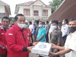 DPD PDI Perjuangan dan TMP Bantu Lampu Solarcell di Samosir
