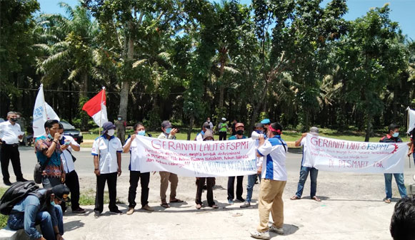 Perkebunan PT Smart Diminta Bayar Bonus Karyawan