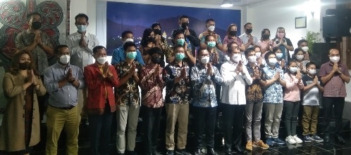 bupati toba-siswa berprestasi