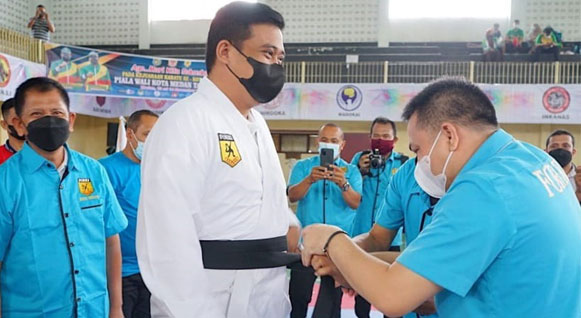 Bobby Nasution Buka Kejuaraan Karate Piala Wali Kota Medan