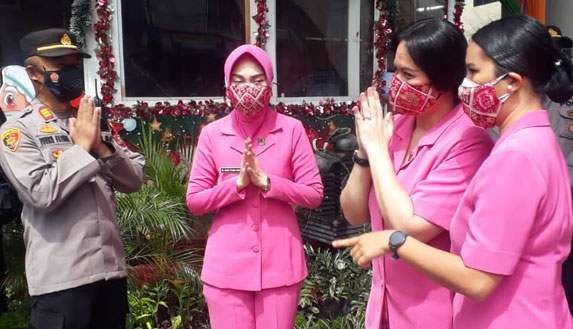 Dini Riko Sunarko Berharap Petugas Pos Pelayanan Semangat Bertugas