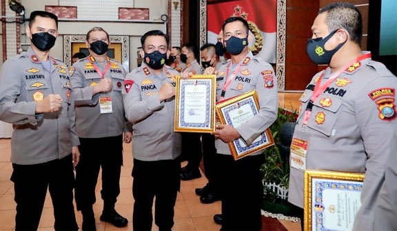 Polres Samosir Peroleh Dua Penghargaan