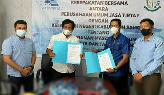 Kejari Samosir Tandatangani MoU dengan Jasa Tirta l