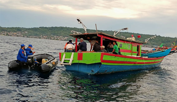 Sat Polairud Polres Nias Patroli Sepanjang Pantai Laut Gunungsitoli