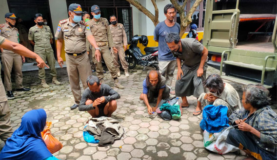 Satpol PP dan Dinsos Kota Tebingtinggi Tertibkan Gepeng dan ODGJ