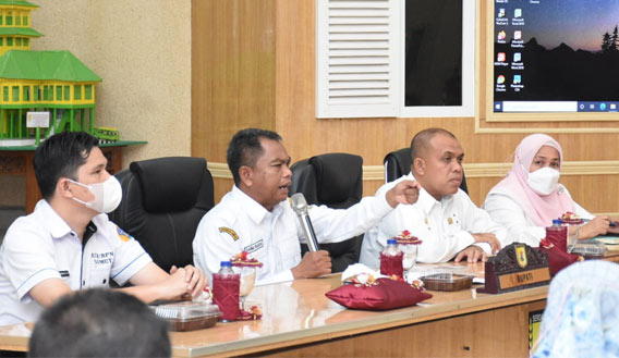 Berikan Pelayanan Terbaik Kepada Masyarakat