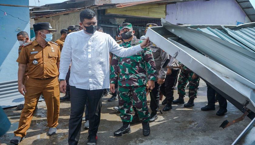 bobby nasution tinjau rumah rusak