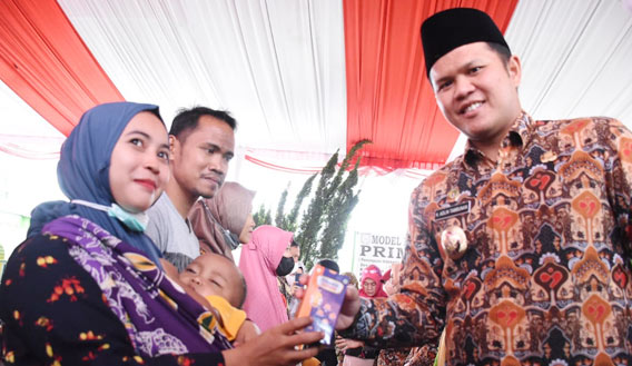 Pelayanan Sejuta Akseptor dan Pengukuhan Orangtua Asuh 19 Balita Stunting