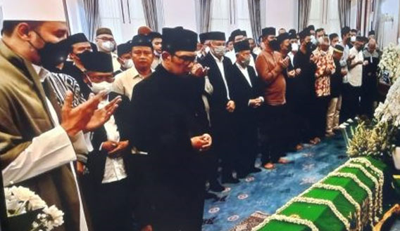 Salatkan Jenazah Eril, Warga Diizinkan Masuk Pintu Samping Gedung Pakuan