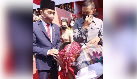 Anak Kampung Asal Samosir Bertemu Jokowi