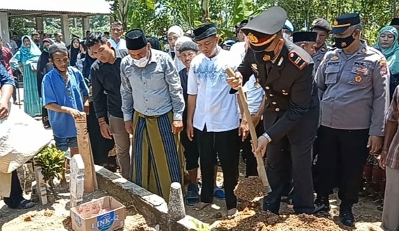 Agus Sugiyarso Melayat ke Rumah Duka Aiptu Abdul Haris Sinaga