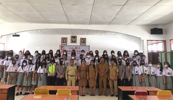 Semarakkan 74 Tahun Polwan, Polres Humbahas Goes To School