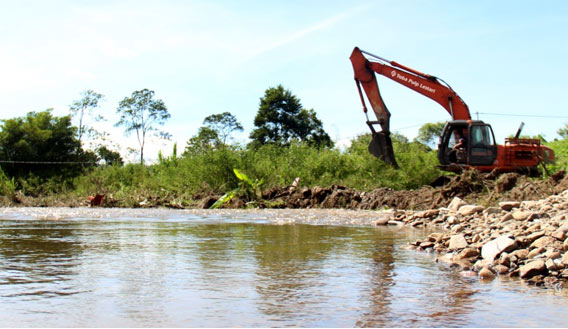 Eskavator Diturunkan Minimalisir Banjir Aek Mandosi