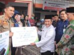 Bupati Rejang Lebong Serahkan Bantuan Subsidi Upah