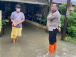 Irsan Sinuhaji Tinjau Banjir Palu Kemiri Berjalan Kaki