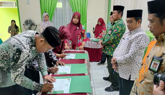 Penandatanganan Pakta Integritas Sebuah Komitmen