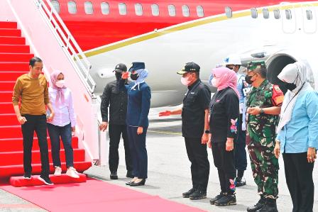 Presiden Tiba di Bandara Silangit