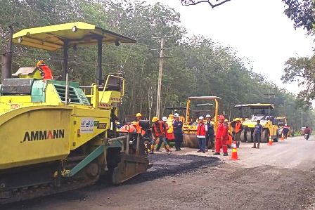 Sejumlah pekerja sedang