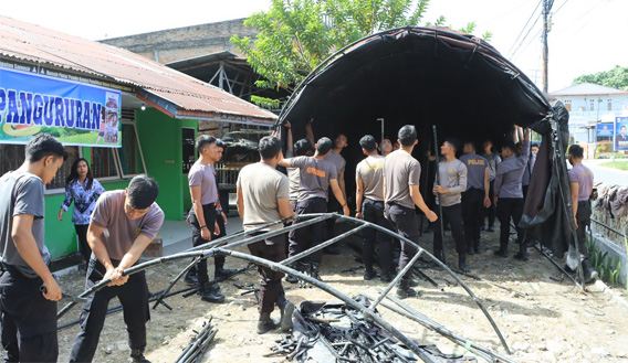 Pascakebakaran TK Rajawali, Personel Polres Samosir Dirikan Tenda